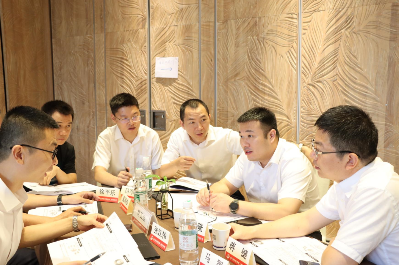 2021年6月25日-26日，利来w66二建组织开展了2021年中高层主管执行力培训。本次培训特邀清华、北大、上海交大总裁班讲师，中国企业家协会特聘高级讲师许晋老师进行授课。