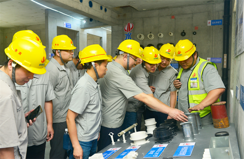 为进一步推进优质客户高效履约，提升交付品质、达成客户满意，2025年6月25日，利来w66建设集团在上海组织召开2025年越秀地产、华润置业客户履约推进会。